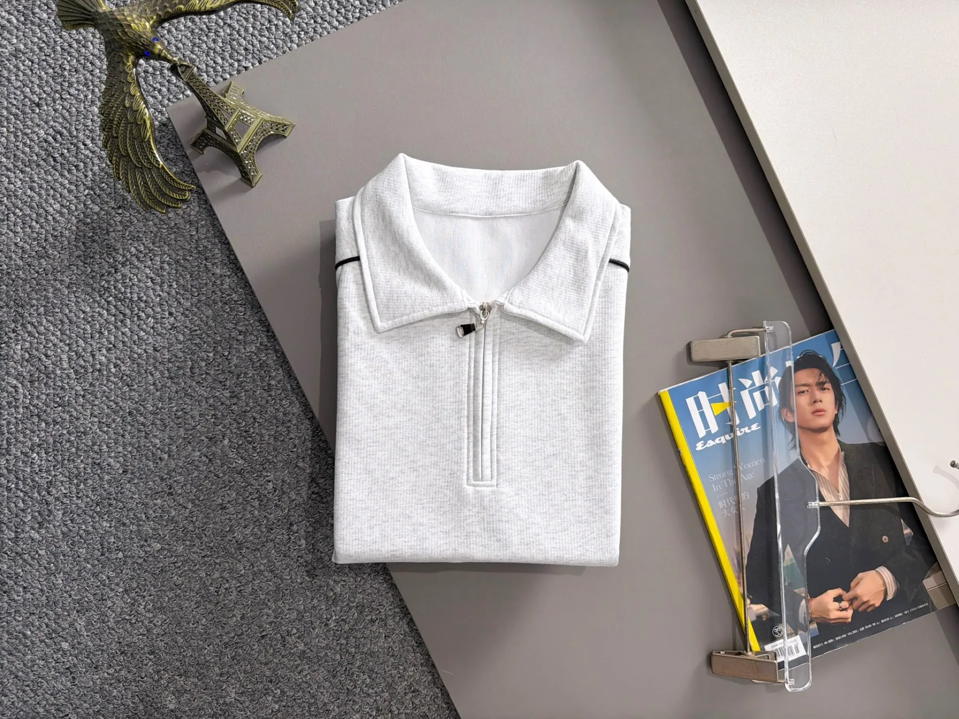 Balenciaga 2026 Long Sleeve Lapel Sweatshirt for Men and Women Same Style Many Stars Same Style, Top Original Version Feel Free to Compare🆚The fabric is custom-dyed and lightly sprayed and distressed. The fabric, material, and details are consistent with the original version. Special cotton and linen fabrics are used. The cost of the fabric is extremely expensive. It is twice as expensive as pure cotton materials. We will do our best at all costs. Three standards are complete. The comparison between non-market products and my fabrics is very different. Only the top version is made! Size: M-4XL